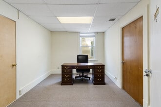 3-5 Audrey Ave, Oyster Bay, NY à louer Photo intérieure- Image 2 de 5