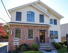 26 Millburn Ave, Springfield, NJ à louer Photo intérieure- Image 1 de 9