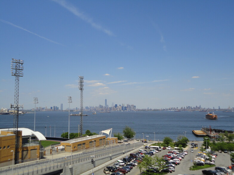 42 Richmond Ter, Staten Island, NY for lease - Building Photo - Image 2 of 9