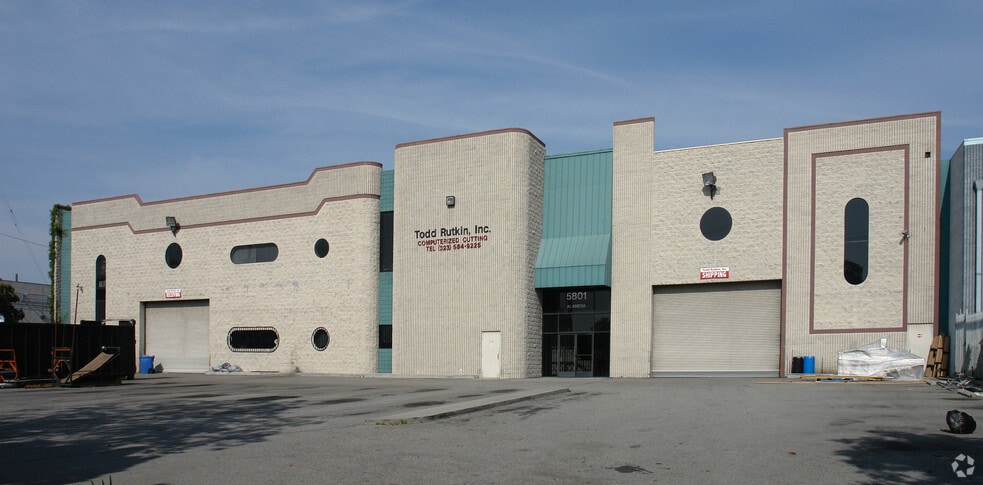 5801 S Alameda St, Los Angeles, CA for lease - Building Photo - Image 1 of 8