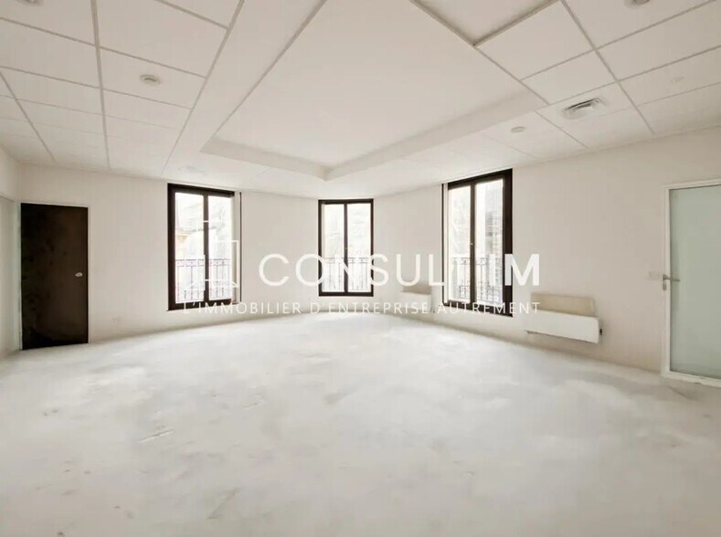 Rue Vernet, Paris for lease - Interior Photo - Image 3 of 8