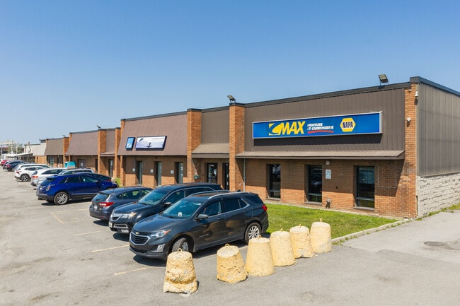 Plus de détails pour 2597-2635 Boul Le Corbusier, Laval, QC - Industriel à louer