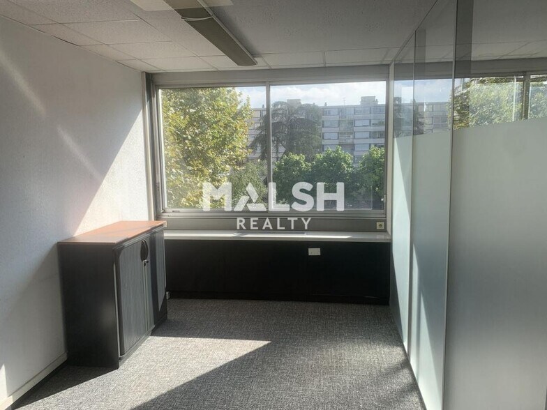 Office in Villeurbanne for lease - Interior Photo - Image 3 of 10
