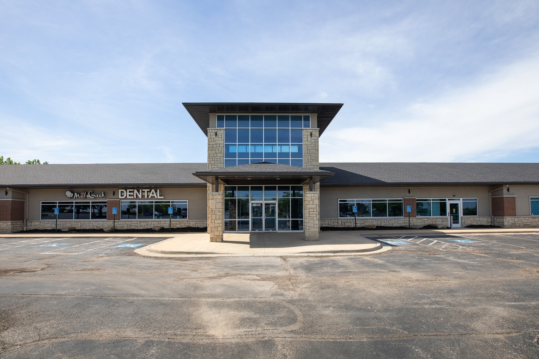 6828-6852 Silverheel St, Shawnee, KS for lease Primary Photo- Image 1 of 7