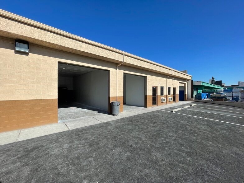 3894 Spring Mountain Rd, Las Vegas, NV for sale - Building Photo - Image 3 of 9