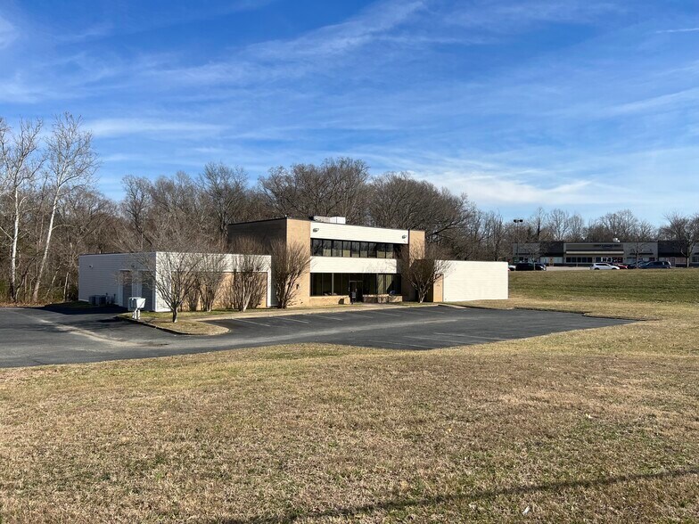 181 Kings Hwy, Fredericksburg, VA à louer - Photo du bâtiment - Image 2 de 7