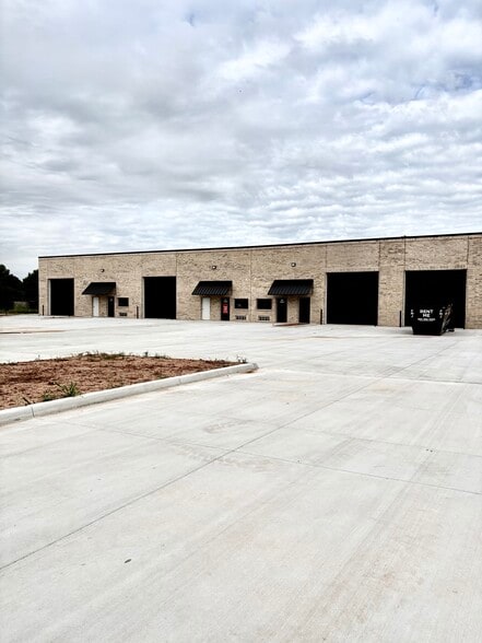 1621 Morgan Rd, Yukon, OK for lease - Primary Photo - Image 1 of 1