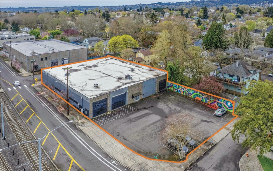 3365 SE 17th Ave, Portland, OR for lease - Building Photo - Image 3 of 15