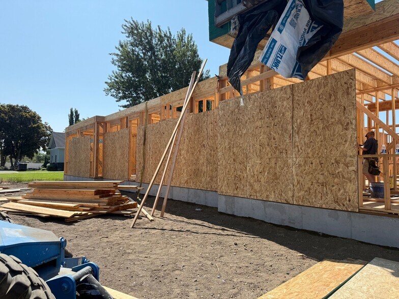 865 3000 N, Rexburg, ID à louer - Photo du bâtiment - Image 2 de 6