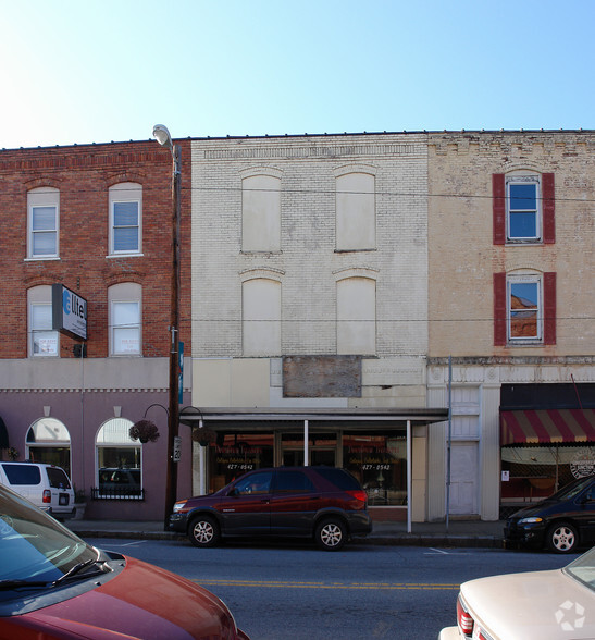 104 S Market St, Madison, NC for lease - Building Photo - Image 2 of 5