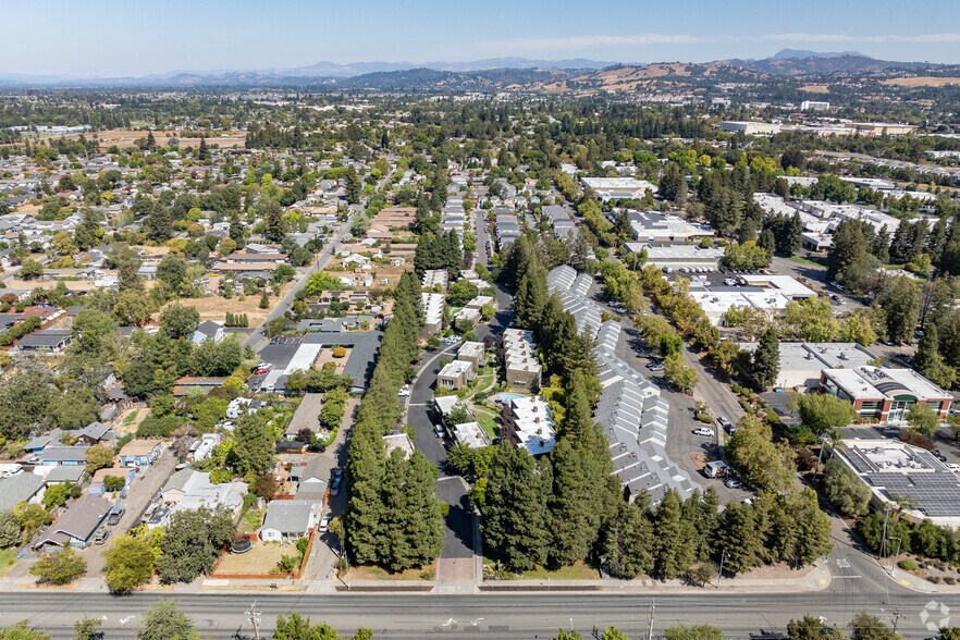 725 W College Ave, Santa Rosa, CA à vendre - Aérien - Image 2 de 24