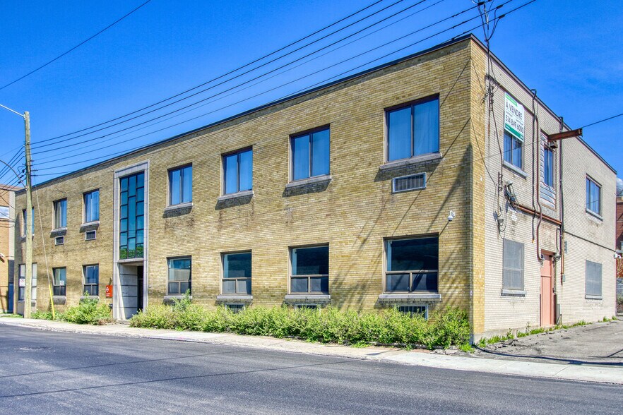 9825 Rue Verville, Montréal, QC à vendre - Photo principale - Image 1 de 1