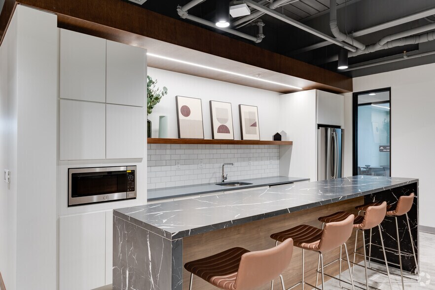 502 E Cesar E Chavez Ave, Lansing, MI à louer - Photo intérieure - Image 2 de 20