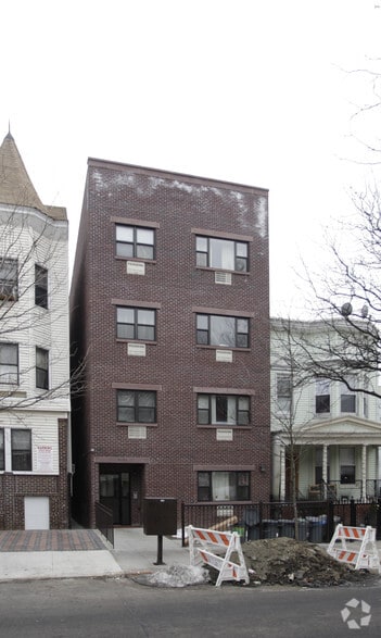 2543-2545 Bronxwood Ave & 3144 Hull Ave portfolio of 2 properties for sale on LoopNet.ca - Primary Photo - Image 2 of 3
