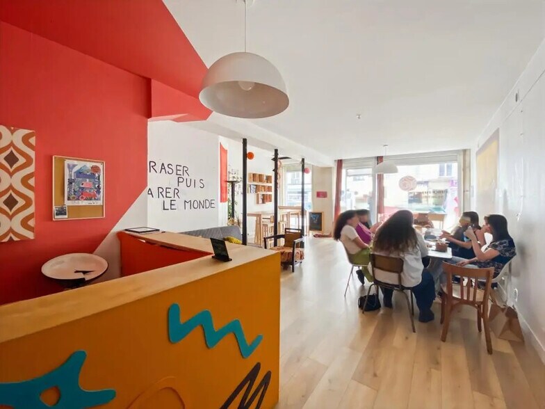 Retail in Paris for lease - Building Photo - Image 3 of 7