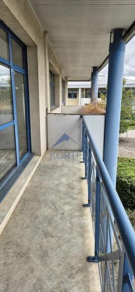 17 Allée Des Ginkgos, Bron for lease - Building Photo - Image 2 of 7