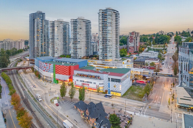 Plus de détails pour 800 Carnarvon St, New Westminster, BC - Plusieurs types d'espaces à louer