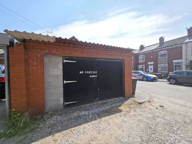 298 Leigh rd, Bolton for sale - Building Photo - Image 3 of 6