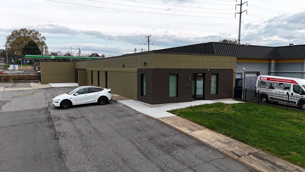 3041 Trenwest Dr, Winston-Salem, NC for sale - Building Photo - Image 2 of 5