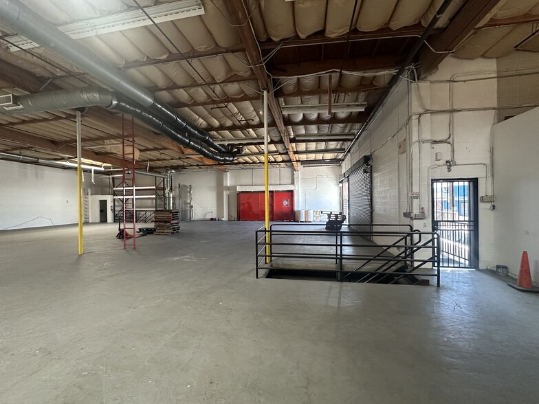 5800 S Hoover St, Los Angeles, CA for lease - Building Photo - Image 2 of 9