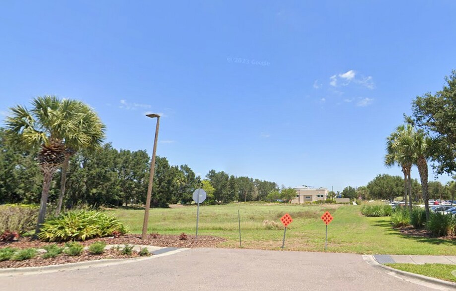 8240 Bee Ridge Rd, Sarasota, FL à vendre - Photo du bâtiment - Image 2 de 9