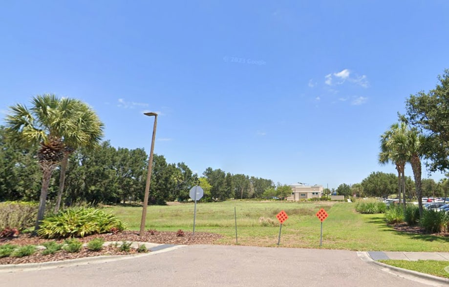 8240 Bee Ridge Rd, Sarasota, FL à vendre - Photo du bâtiment - Image 2 de 9