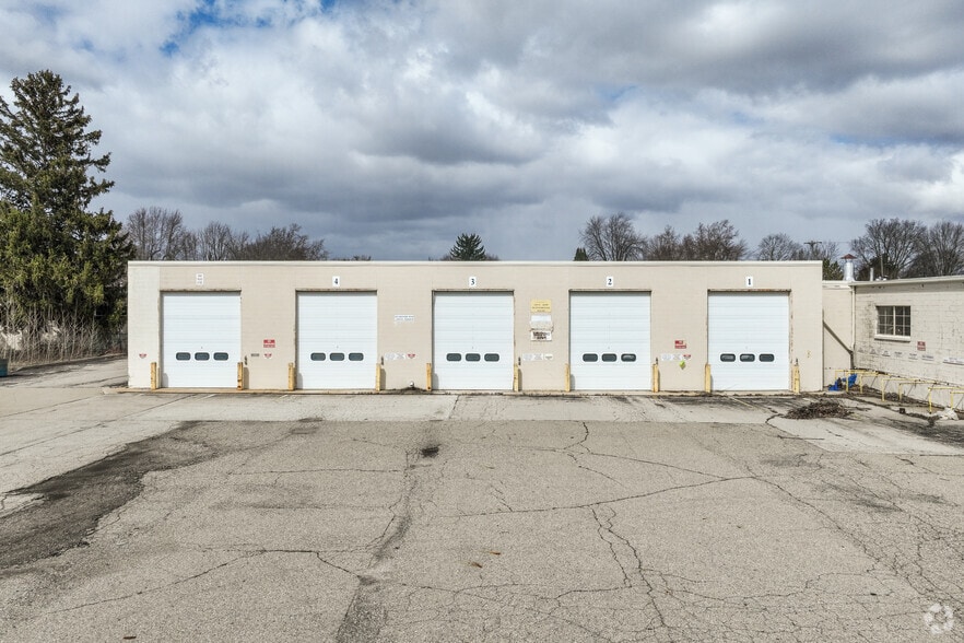 626 Depot St, Blissfield, MI for lease - Building Photo - Image 3 of 5