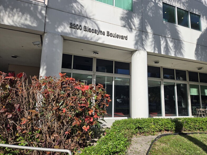 2200 Biscayne Blvd, Miami, FL à louer - Photo du bâtiment - Image 3 de 13