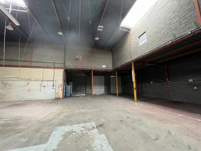 Flex in SAINT-OUEN-L'AUMONE for lease - Interior Photo - Image 3 of 6