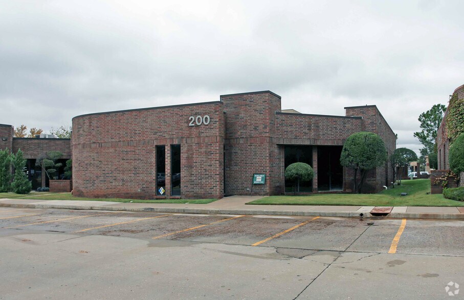 13301 N Meridian Ave, Oklahoma City, OK à louer - Photo du bâtiment - Image 2 de 4