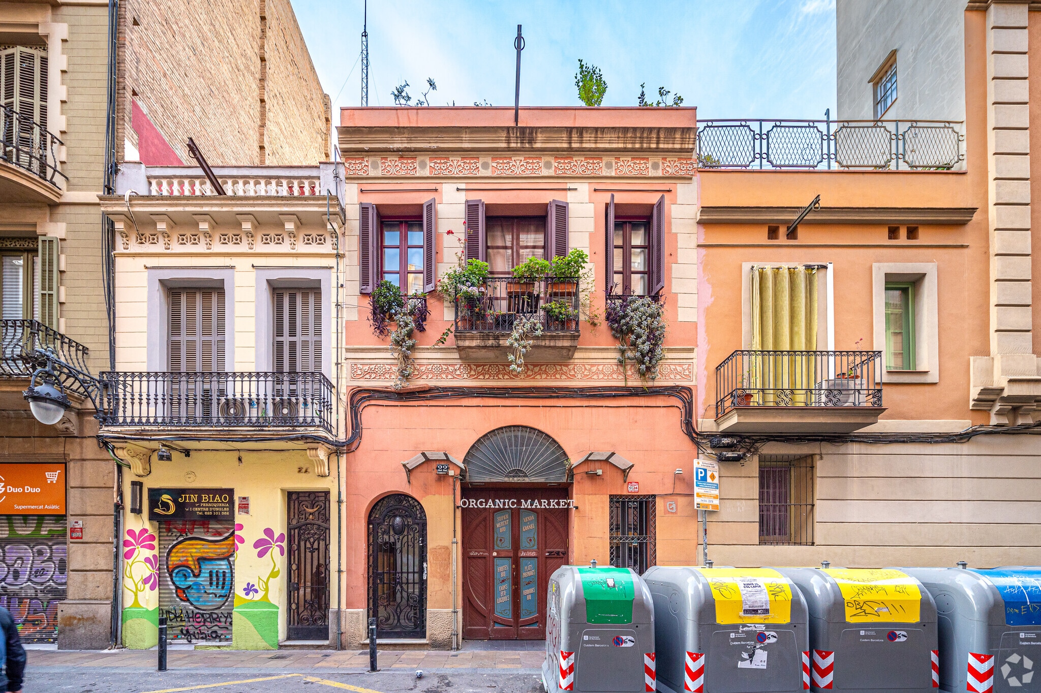 Retail in Barcelona, Barcelona for lease Primary Photo- Image 1 of 3