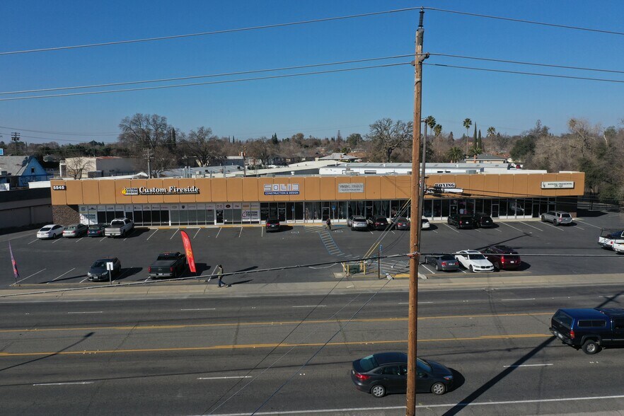 5543-5561 Auburn Blvd, Sacramento, CA à louer - Photo du bâtiment - Image 3 de 3