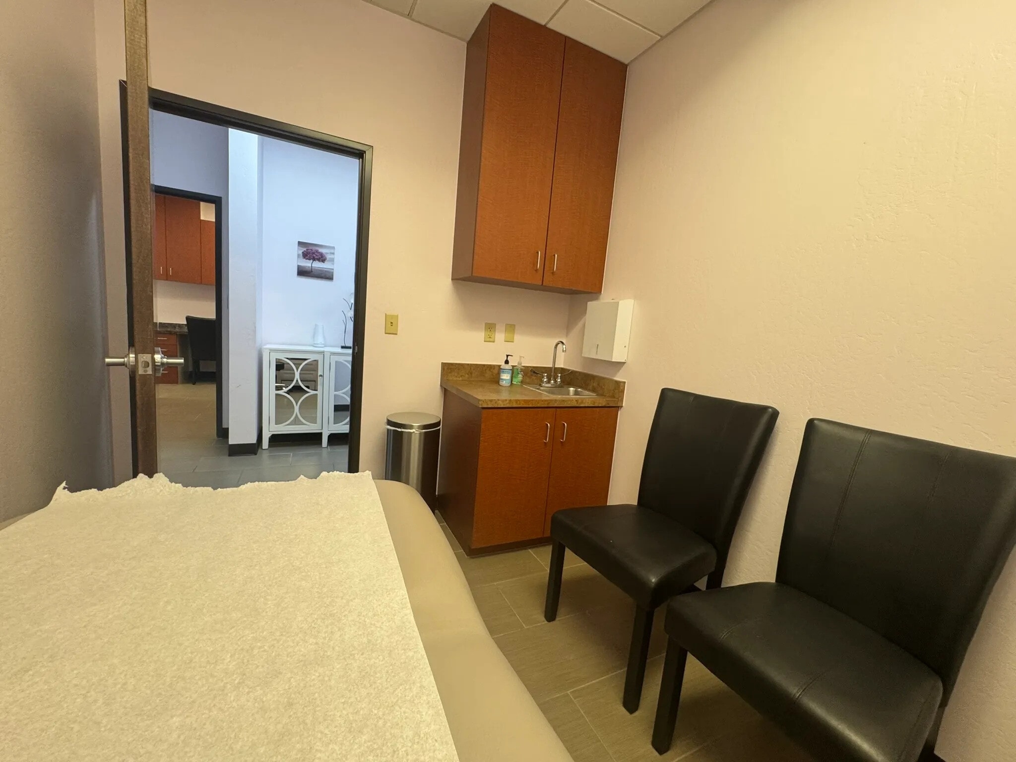 2410 W Ray Rd, Chandler, AZ for lease Interior Photo- Image 1 of 7