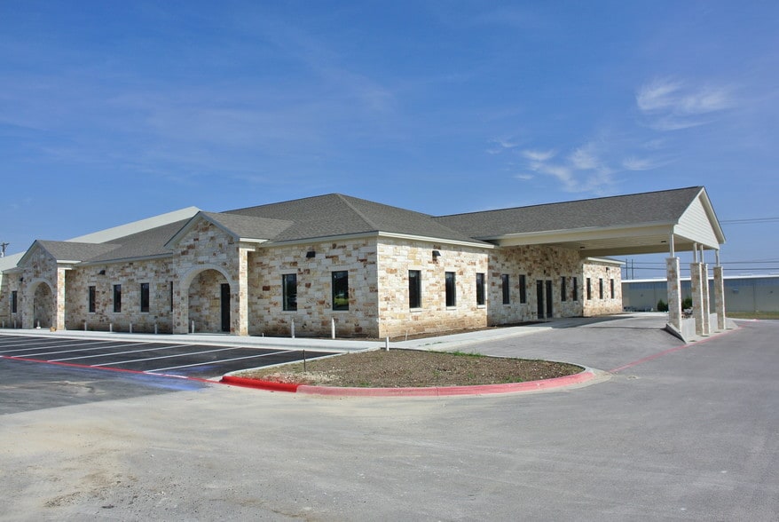 3800 So W S Young Dr, Killeen, TX for lease - Building Photo - Image 1 of 10