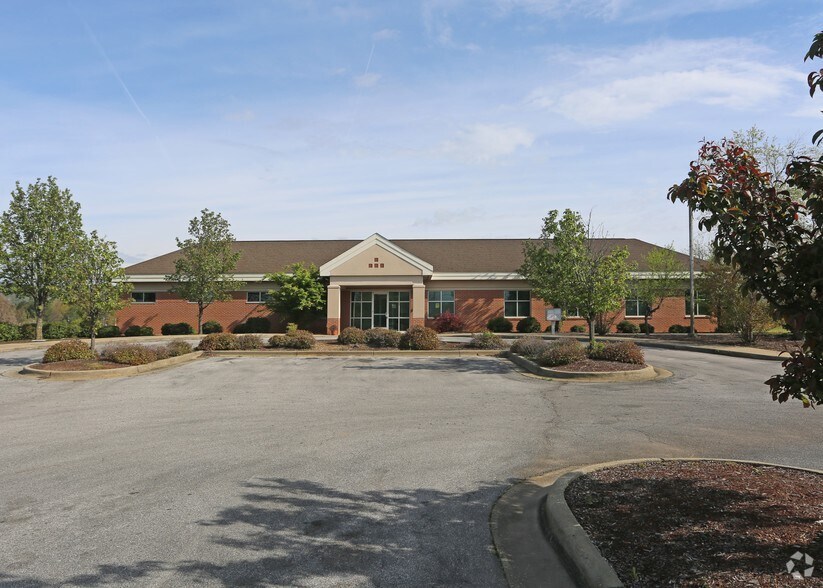 1713 Hamric Dr E, Anniston, AL à louer - Photo du bâtiment - Image 2 de 4