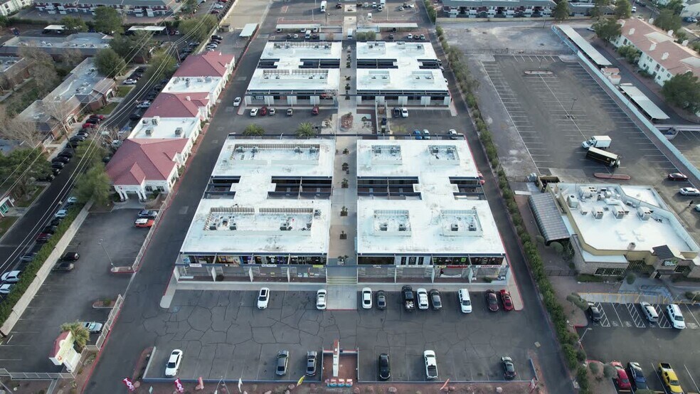 1555 E Flamingo Rd, Las Vegas, NV à louer - Vidéo sur l’inscription commerciale - Image 2 de 13