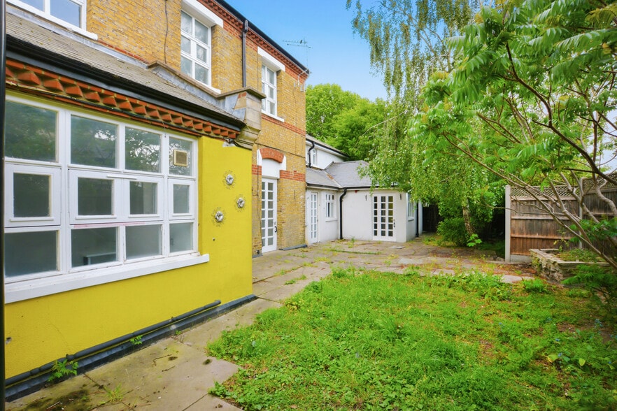 7 Langthorne Rd, Londres à vendre - Photo du bâtiment - Image 2 de 10
