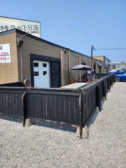 49 Scott St W, St Catharines, ON à vendre - Photo du bâtiment - Image 3 de 18