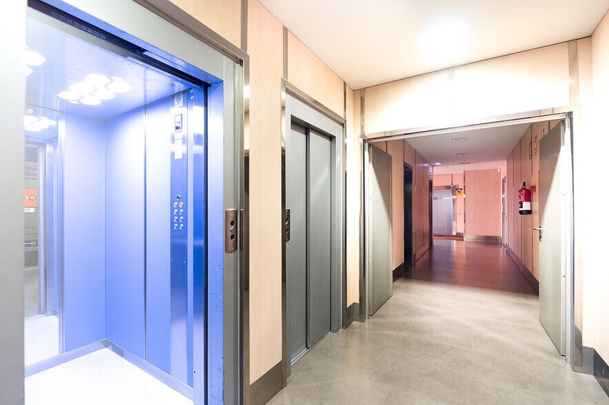 Carrer de Llorenç Agustí Claveria, Lleida, Lérida à vendre - Photo du bâtiment - Image 3 de 17