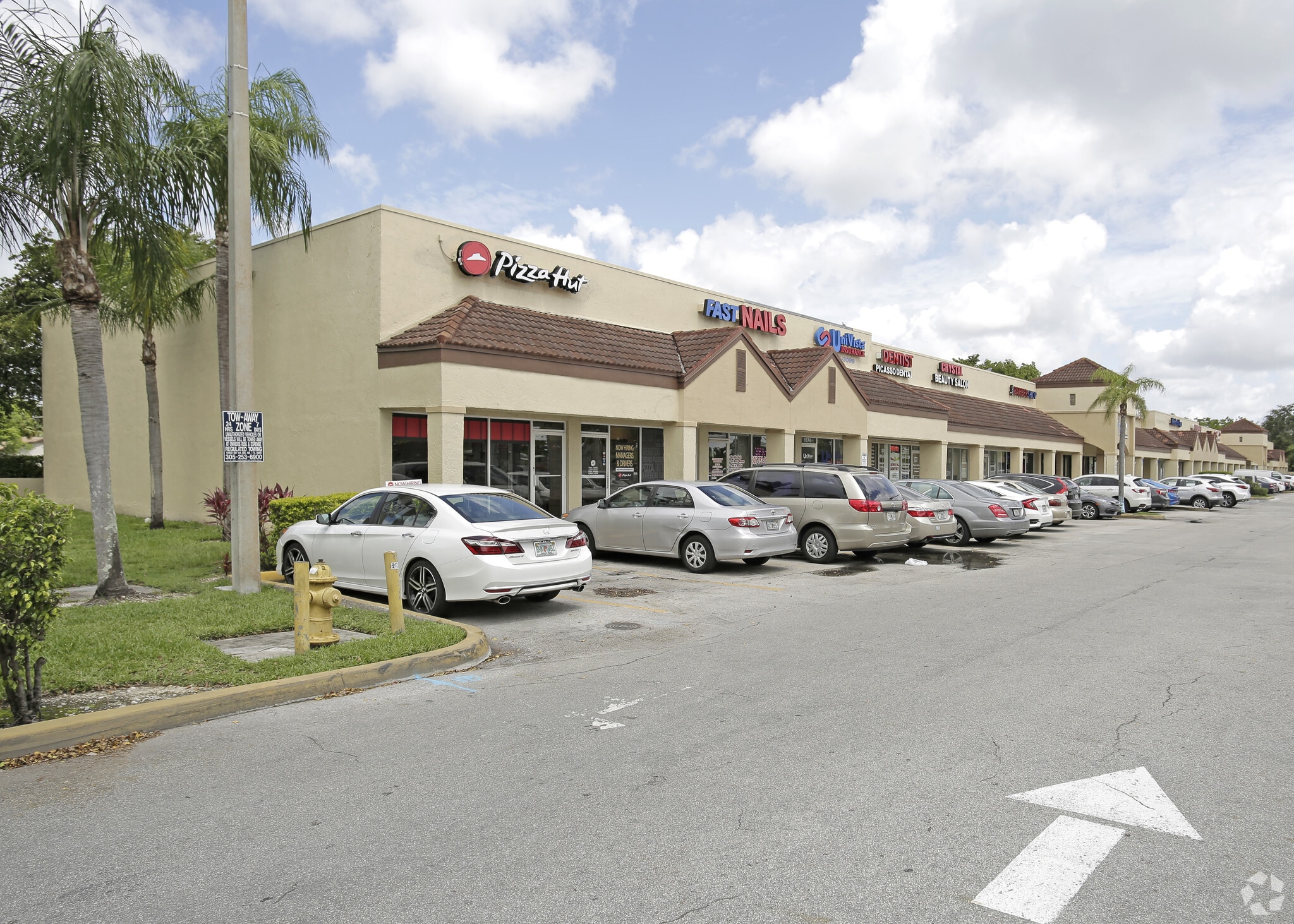9526 SW 137th Ave, Miami, FL for lease Primary Photo- Image 1 of 10