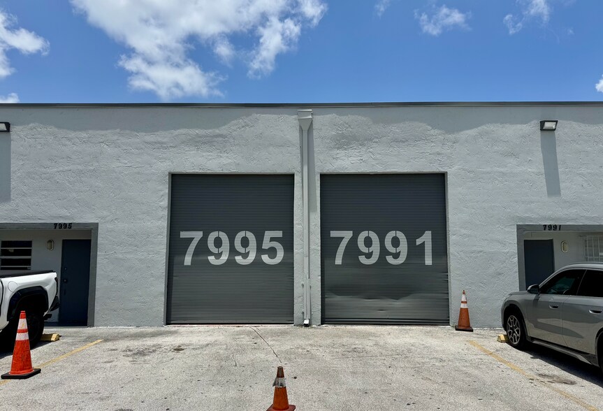 7975 W 28th Ave, Hialeah, FL à louer - Photo du bâtiment - Image 2 de 9