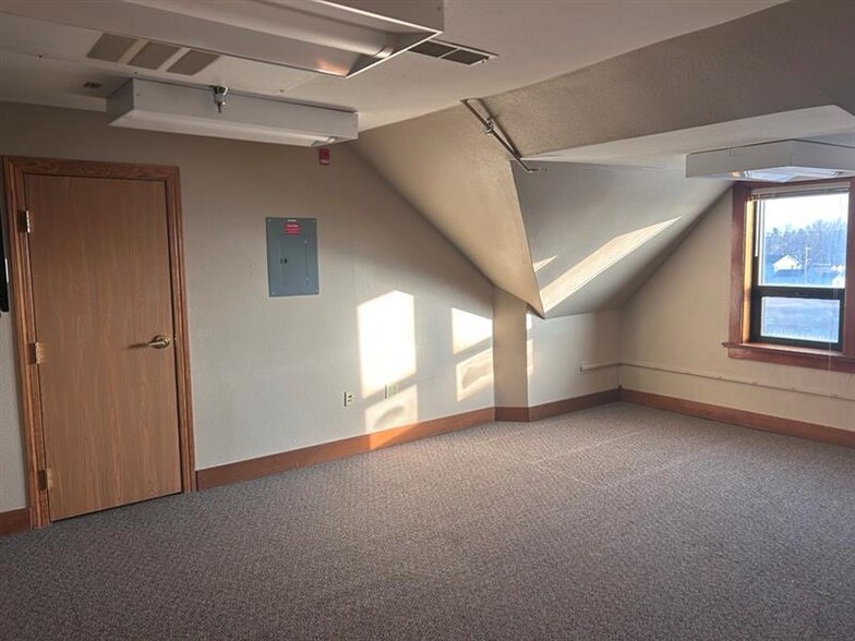 100 N Krohn Pl, Sioux Falls, SD à louer - Photo du bâtiment - Image 2 de 7