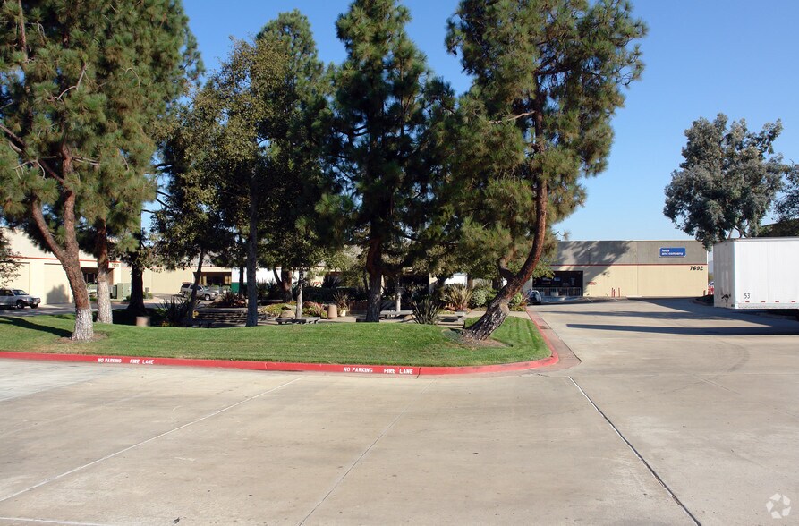 7692 Trade St, San Diego, CA à louer - Photo du bâtiment - Image 2 de 5