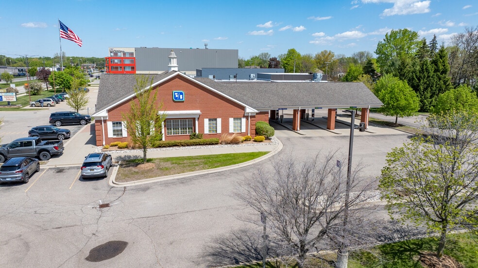 3754 Rochester Rd, Troy, MI for lease - Building Photo - Image 3 of 7