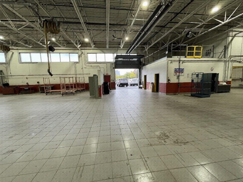 4040 Rue Jean-Talon O, Montréal, QC for lease - Building Photo - Image 2 of 7