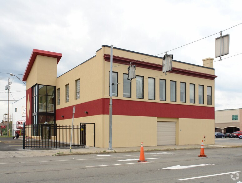 319-327 Elm St, Buffalo, NY for lease - Building Photo - Image 3 of 3