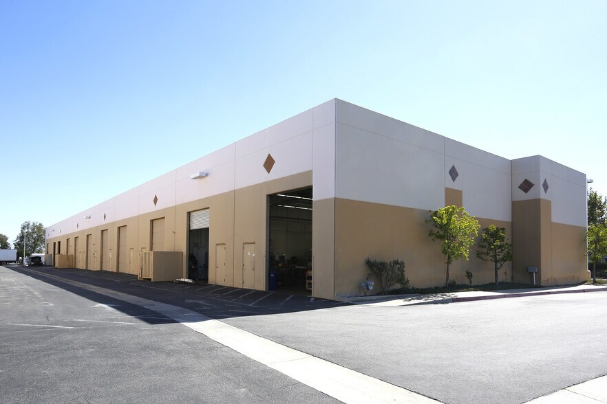 42309 Winchester Rd, Temecula, CA à louer - Photo du bâtiment - Image 3 de 6
