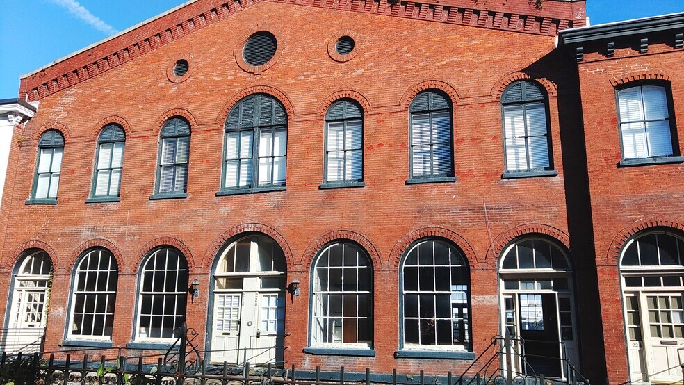 215 E River St, Savannah, GA à louer - Photo du bâtiment - Image 2 de 15