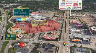 Plus de détails pour 2200 W War Memorial Dr, Peoria, IL - Vente au détail à louer