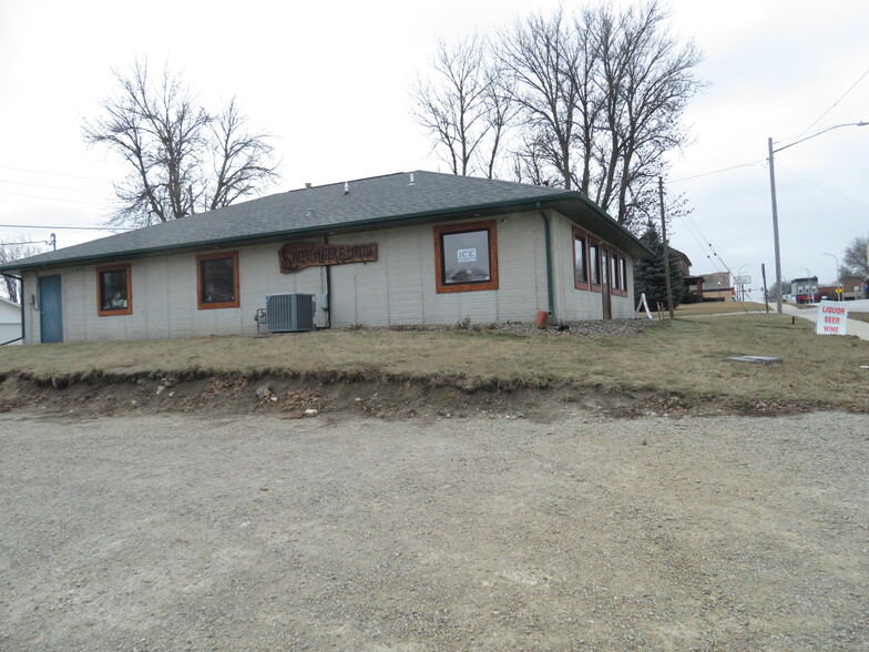310 Central Ave E, Clarion, IA for sale - Building Photo - Image 2 of 5